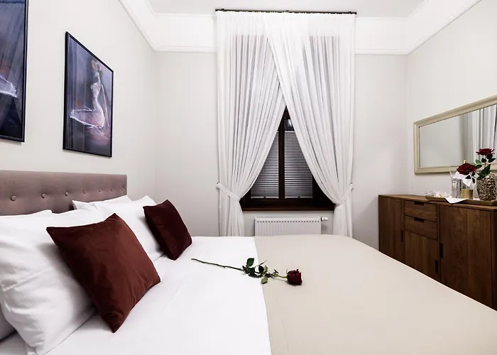 Family Ac Apartment Old Town Main Railway Station