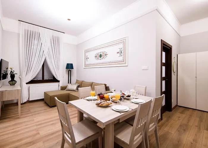 Family Ac Apartment Old Town Main Railway Station